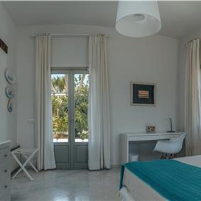 4 bedroom villa with pool, Paros, sleeps 8